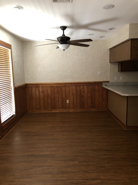 877 Carolee Cir in Biloxi, MS - Foto de edificio