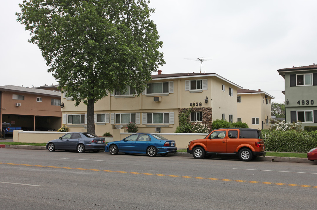 4936 Hazeltine Ave Apartments in Sherman Oaks, CA - Building Photo