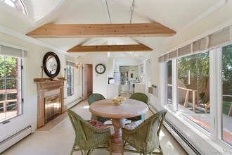 42 Towd Point Rd in Southampton, NY - Building Photo - Building Photo