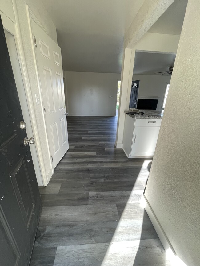 1215 Whyler Rd in Yuba City, CA - Building Photo - Building Photo