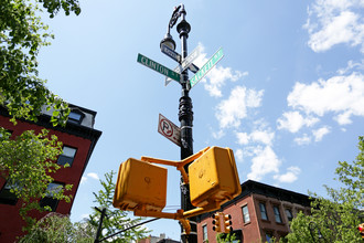 383 Clinton St in Brooklyn, NY - Foto de edificio - Building Photo