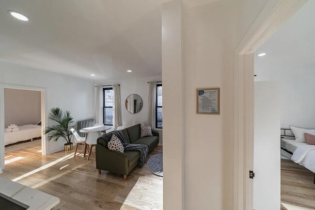3637 34th St in Queens, NY - Building Photo - Building Photo
