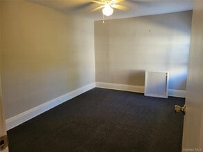 72 Sherman St in Lynbrook, NY - Building Photo - Building Photo