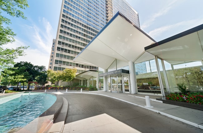 3550 N Lake Shore Dr in Chicago, IL - Building Photo - Building Photo