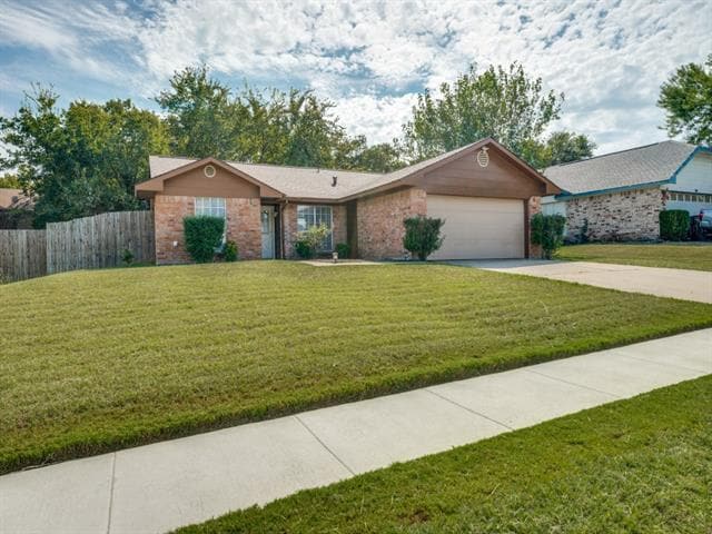 1404 Legget St in Arlington, TX - Building Photo - Building Photo