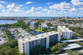 1316 Pasadena Ave S in South Pasadena, FL - Building Photo - Building Photo