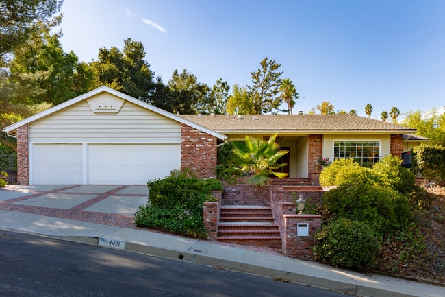 4421 Rochelle Pl in Los Angeles, CA - Building Photo - Building Photo