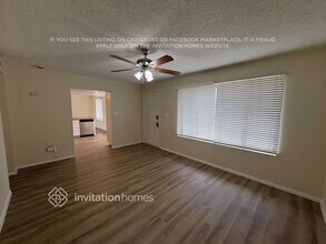 7341 W Shangri La Rd in Peoria, AZ - Foto de edificio - Building Photo