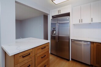 La Jolla West Wind in La Jolla, CA - Foto de edificio - Building Photo