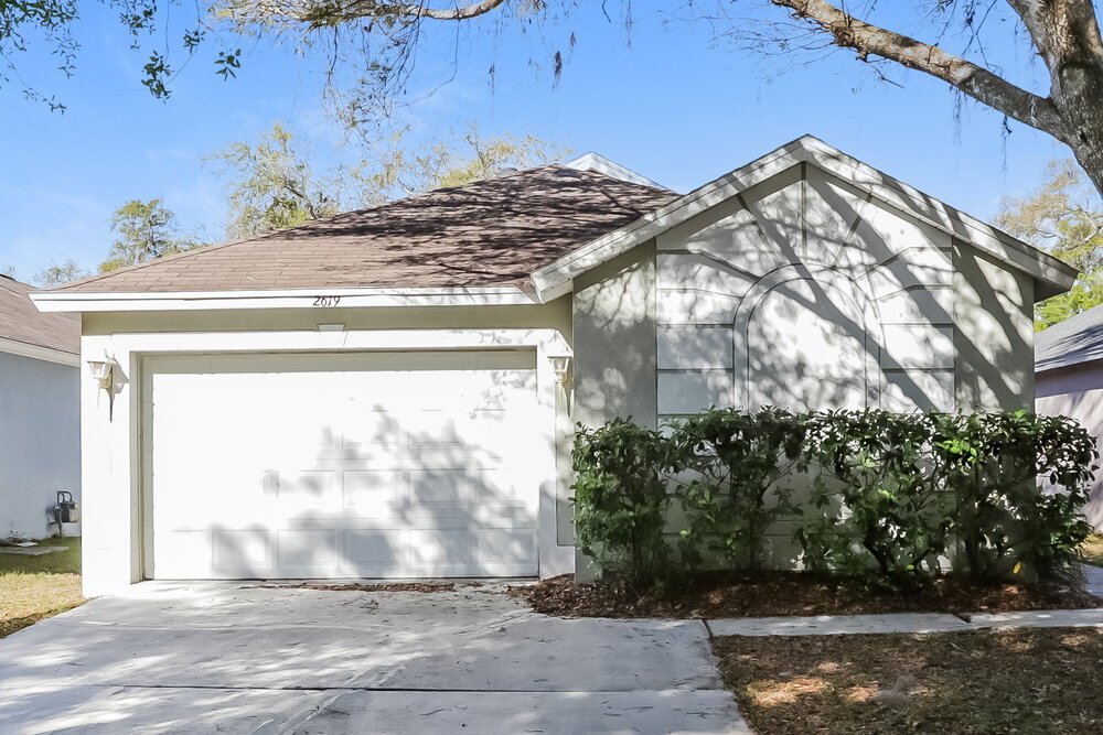2619 Golden Antler Ln in Lutz, FL - Foto de edificio