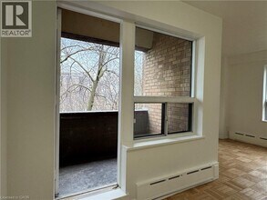 325 James St S in Hamilton, ON - Building Photo - Building Photo