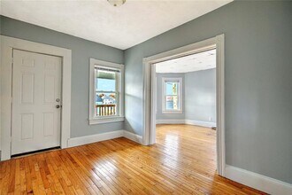 68 Division St in Lincoln, RI - Building Photo - Building Photo