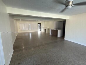 860 W Dayton Cir in Fort Lauderdale, FL - Building Photo - Building Photo