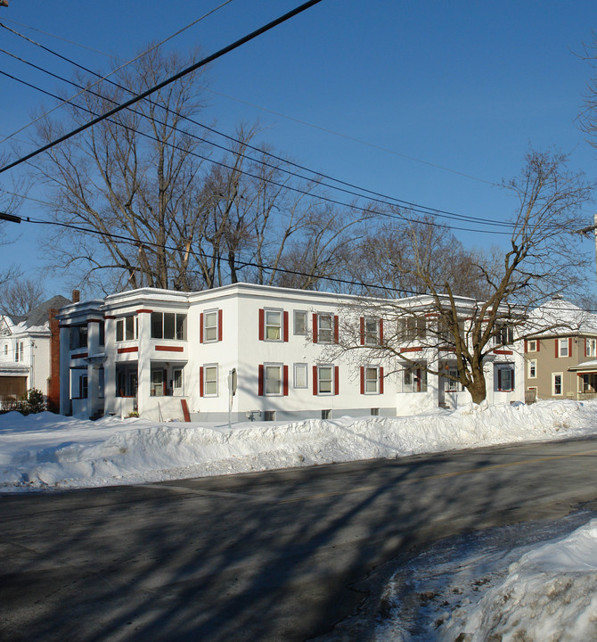 103 E High St in Ballston Spa, NY - Building Photo