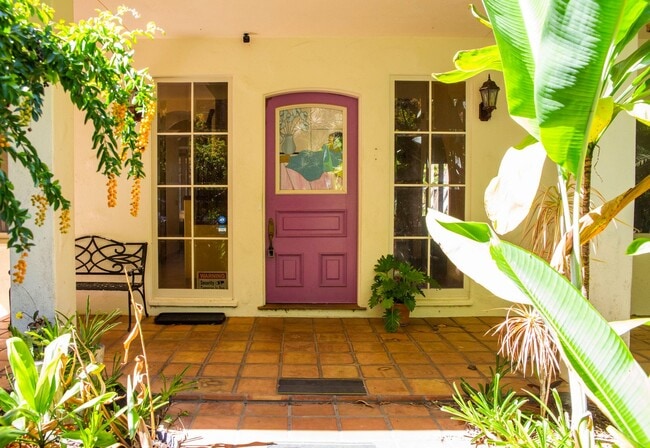 property at 592 Kaupakalua Rd