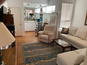 310 Tahiti Way, Unit 319 in Marina Del Rey, CA - Building Photo - Building Photo