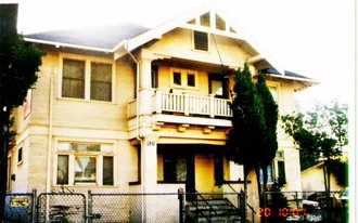 1351-1359 S Alvarado St in Los Angeles, CA - Building Photo