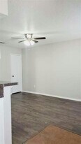 209 Roberts Cir in Arlington, TX - Building Photo