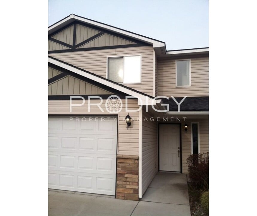 632 N Hydra Pl Photo