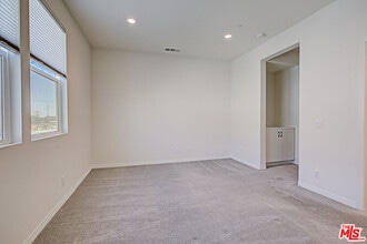 681 S District Way in Anaheim, CA - Building Photo - Building Photo