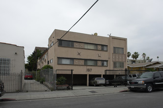 1517 N Harvard Blvd in Los Angeles, CA - Building Photo - Building Photo