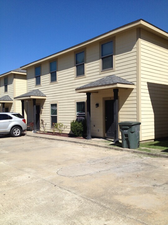 1700 Mignonette Ln, Unit # A in Lake Charles, LA - Foto de edificio