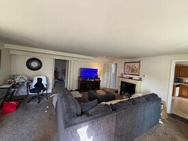 192 E Main St in Collegeville, PA - Building Photo