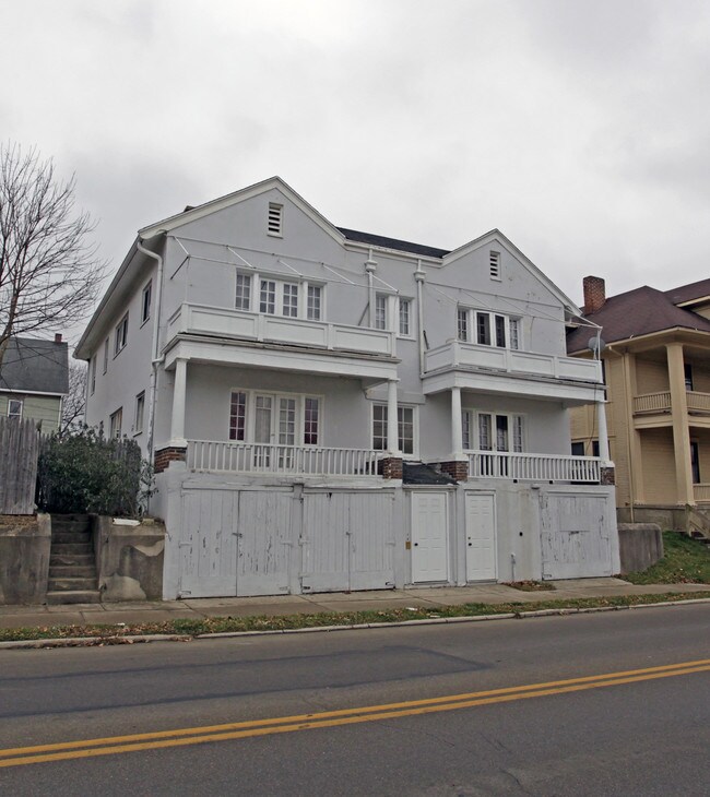 10-12 W Helena St in Dayton, OH - Foto de edificio - Building Photo