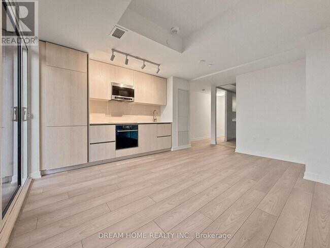 110 Broadway Ave in Toronto, ON - Building Photo - Building Photo