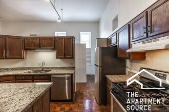 2059 N Clifton Ave, Unit 1 in Chicago, IL - Building Photo - Building Photo