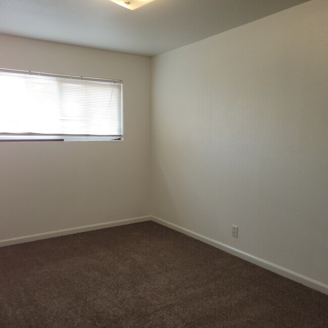 631 W Hedges Ave in Fresno, CA - Building Photo - Building Photo
