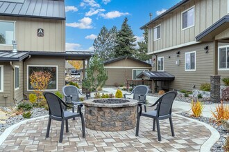 Lakeside Place Apartments in Bend, OR - Foto de edificio - Building Photo