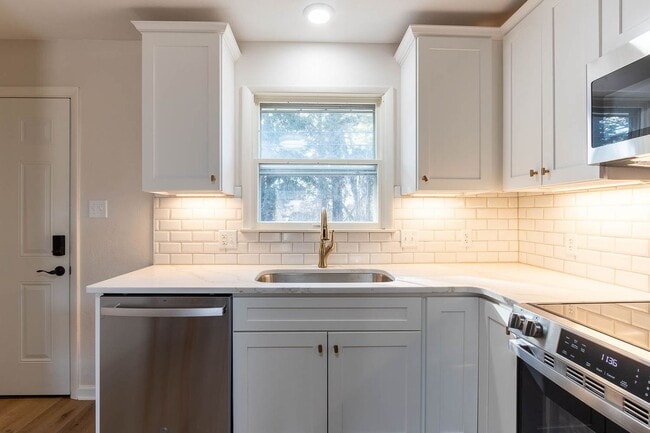 1026 N Atherton St in State College, PA - Building Photo - Building Photo