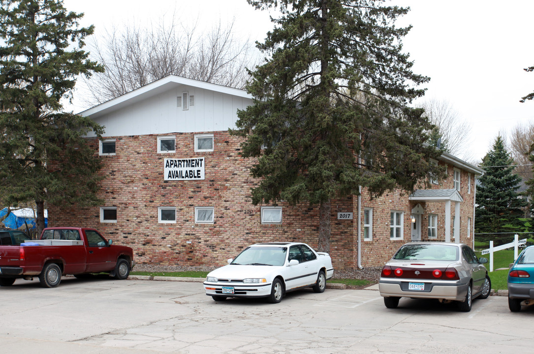 2017 Commerce Blvd in Mound, MN - Building Photo