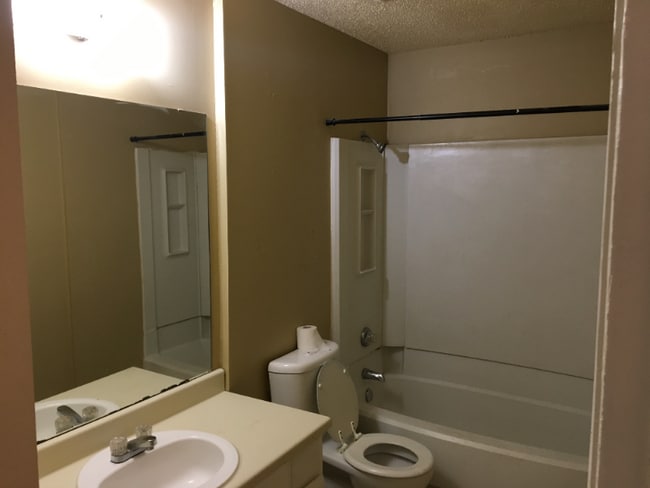 7528 Oak Chase in San Antonio, TX - Building Photo - Building Photo