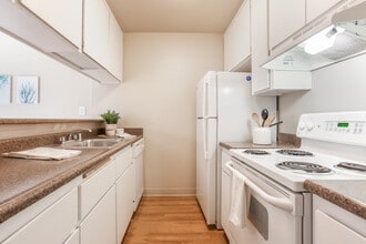 Palm Terrace Condominium Rentals in Concord, CA - Building Photo - Interior Photo