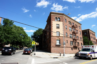 4169 Parsons Blvd in Flushing, NY - Foto de edificio - Building Photo