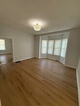 26 Clement St, Unit #1 in Malden, MA - Foto de edificio - Building Photo