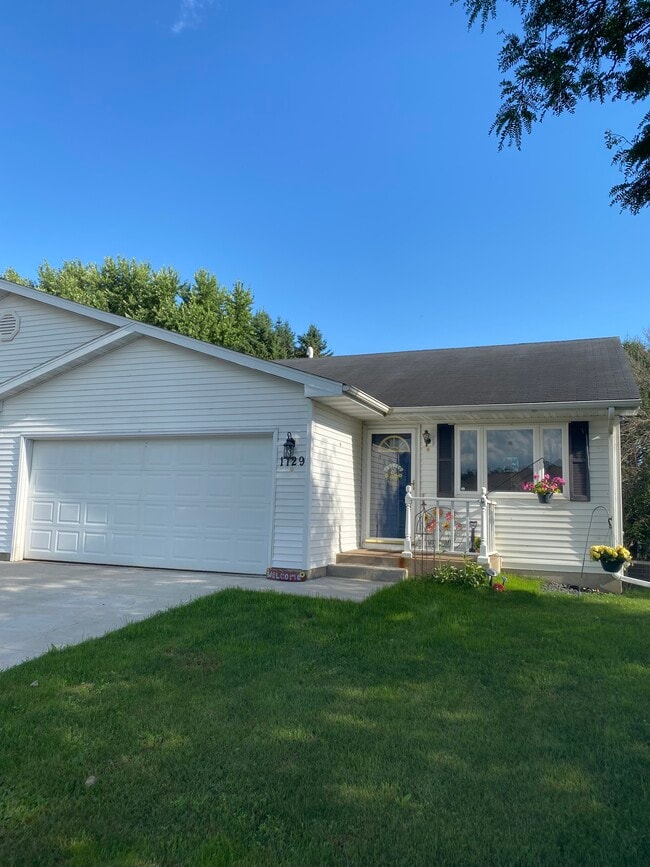property at 1129 Glenn Pl