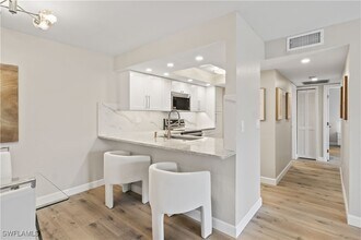13211 Whitehaven Ln in Ft. Myers, FL - Building Photo - Building Photo