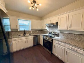 901 Gregory Ave in Bedford, TX - Building Photo - Building Photo