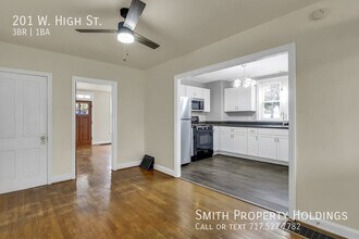 201 W High St in New Oxford, PA - Building Photo - Building Photo