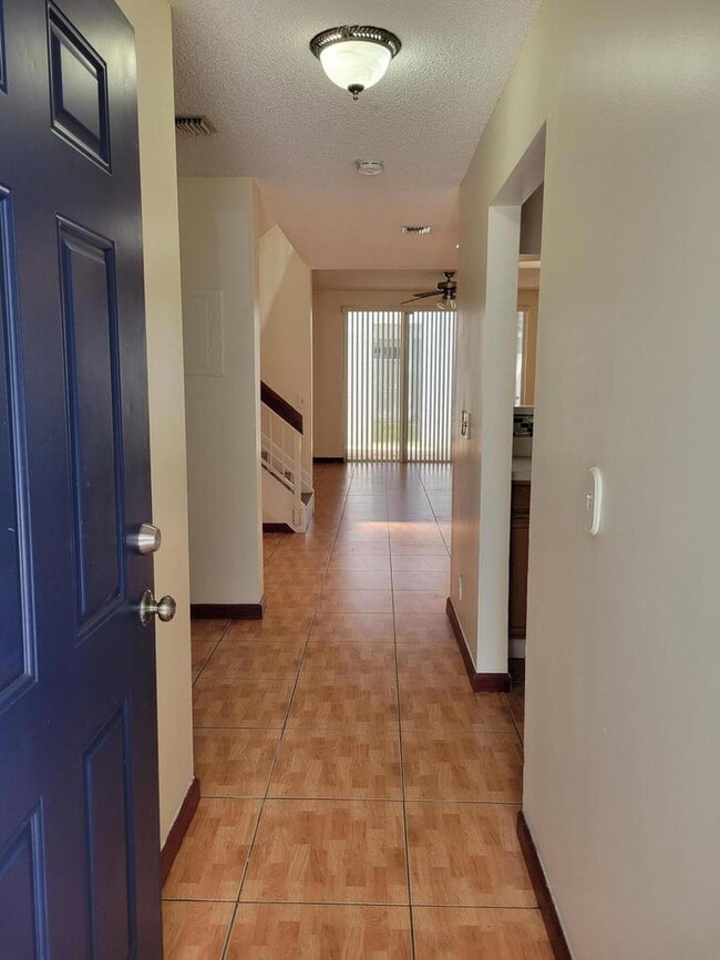 2306 SW 82nd Ter in North Lauderdale, FL - Foto de edificio - Building Photo