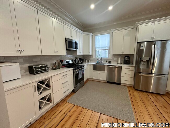 1 Pickering Ave in Boston, MA - Building Photo - Building Photo