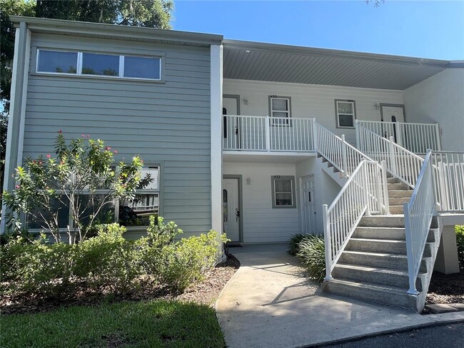 6825 DOWNING St in Inverness, FL - Foto de edificio - Building Photo