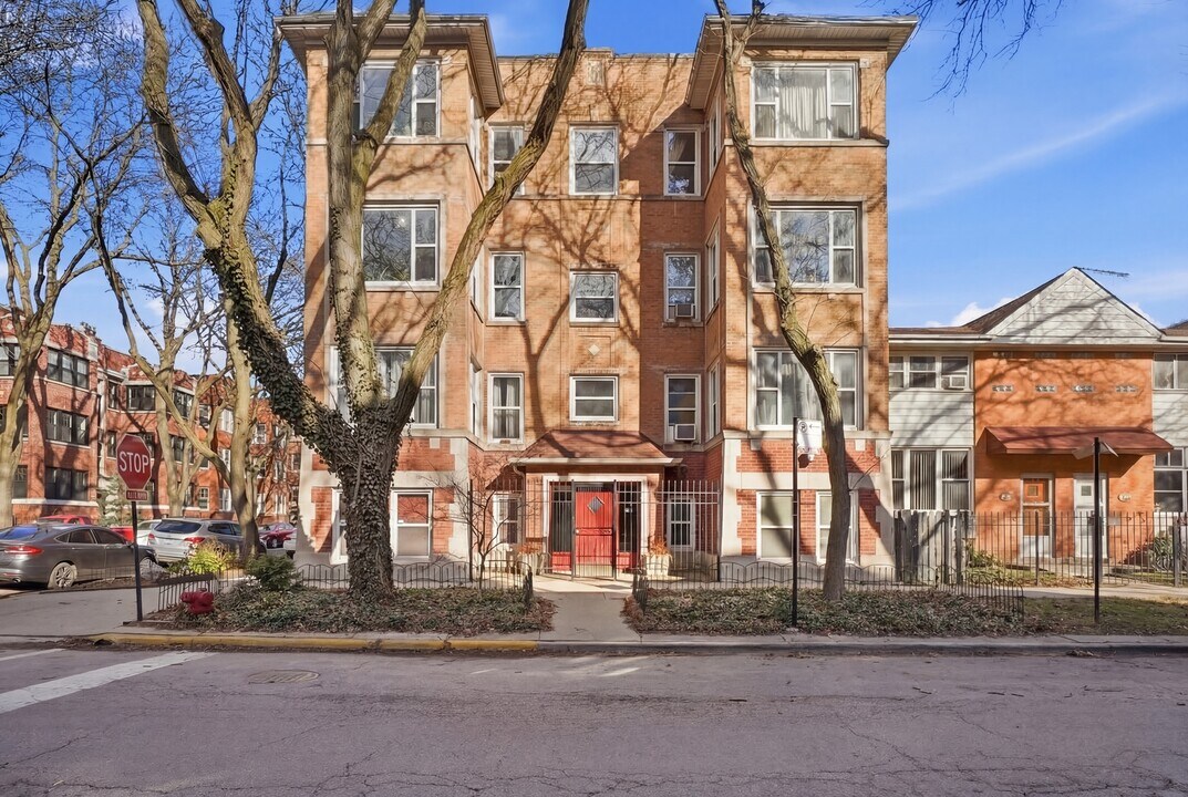 7657 N Greenview Ave in Chicago, IL - Building Photo