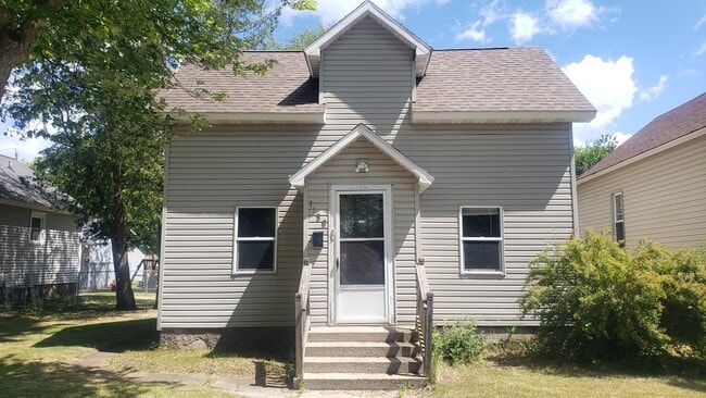 1517 Logan Ave, Unit Lower Unit