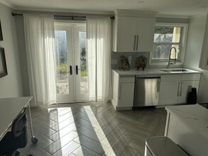 9208 N 28th St, Unit B in Tampa, FL - Building Photo - Building Photo
