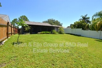 8212 Riverboat Dr in Tampa, FL - Building Photo - Building Photo