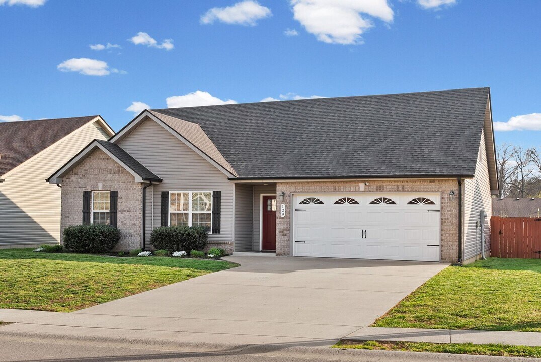 129 Ambridge St in Oak Grove, KY - Building Photo